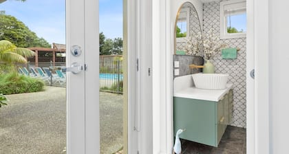 Saltwater VILLA -12m heated POOL -foxtel, billiards, BONUS* OFFERS 2025