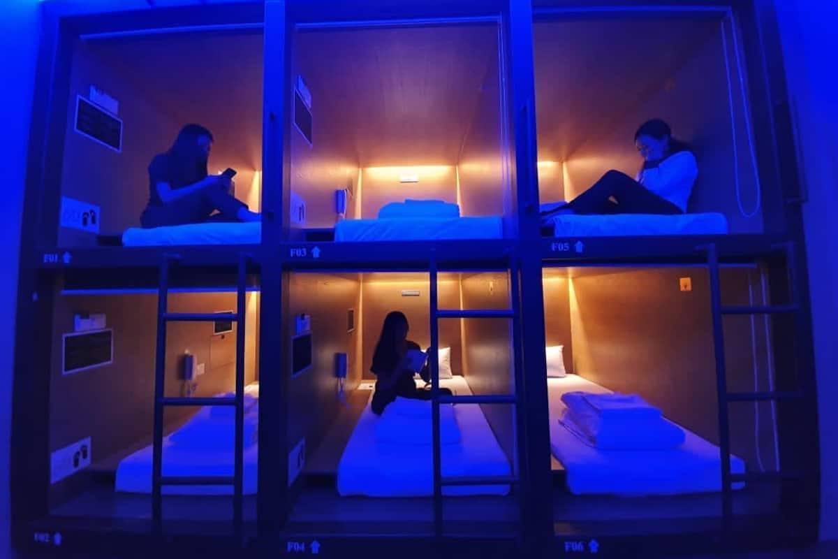 capsule - female only (9 hours usage) | free wifi