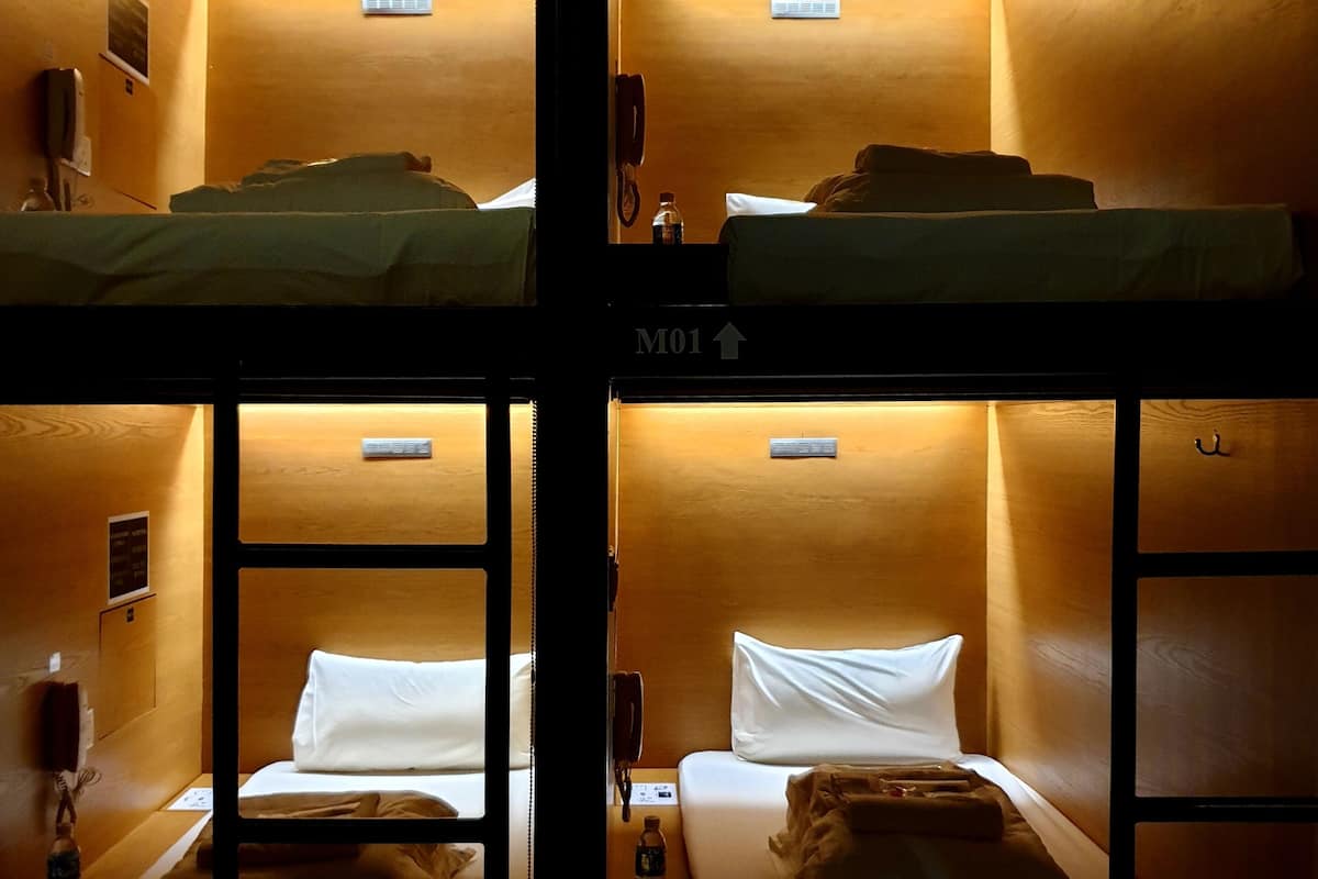 capsule - male only (3 hours usage) | free wifi