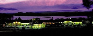Front of property – evening/night - Snowy Valley - Hostel (East Jindabyne)