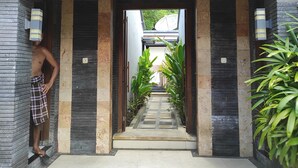 A hotel entrance with a sign reading "Villa Sahabat" and a pathway leading to the entrance. - Villa Sahabat (Gili Trawangan)