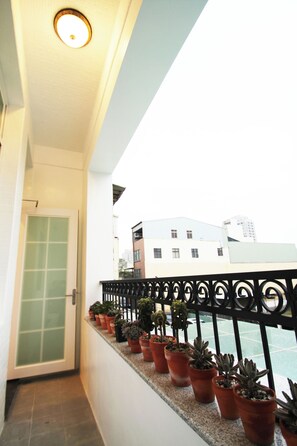 Chambre quadruple familiale, balcon | Literie de qualité, accès au Wi-Fi (inclus), literie fournie