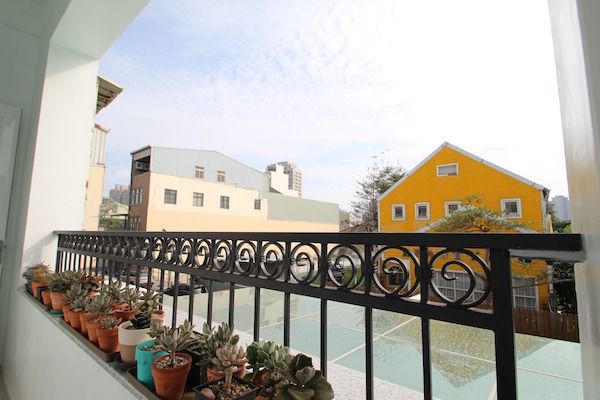 Deluxe Double Room, 1 King Bed, Balcony | 1 bedroom, premium bedding, free WiFi, bed sheets