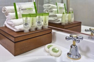 淋浴设施、免费洗浴用品、吹风机、毛巾