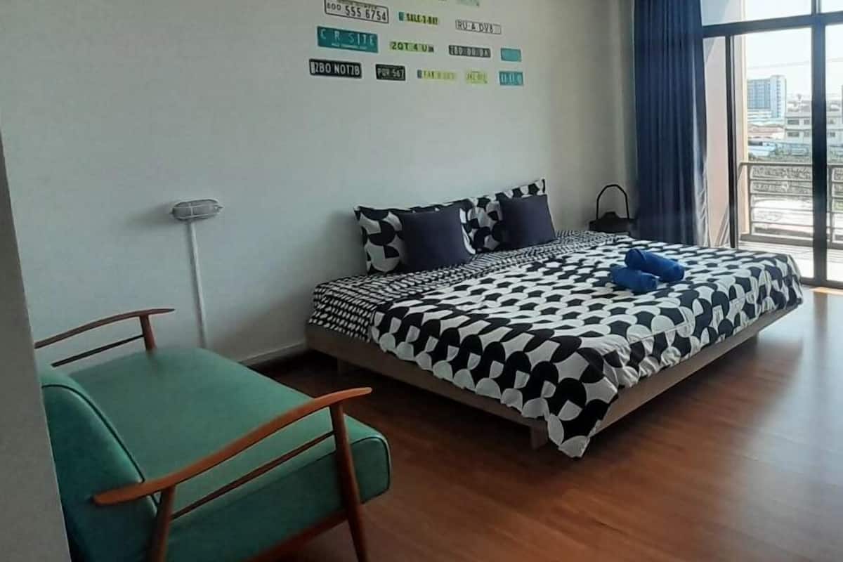 Comfort Double Room, 1 King Bed | Iron/ironing board, free WiFi, bed sheets