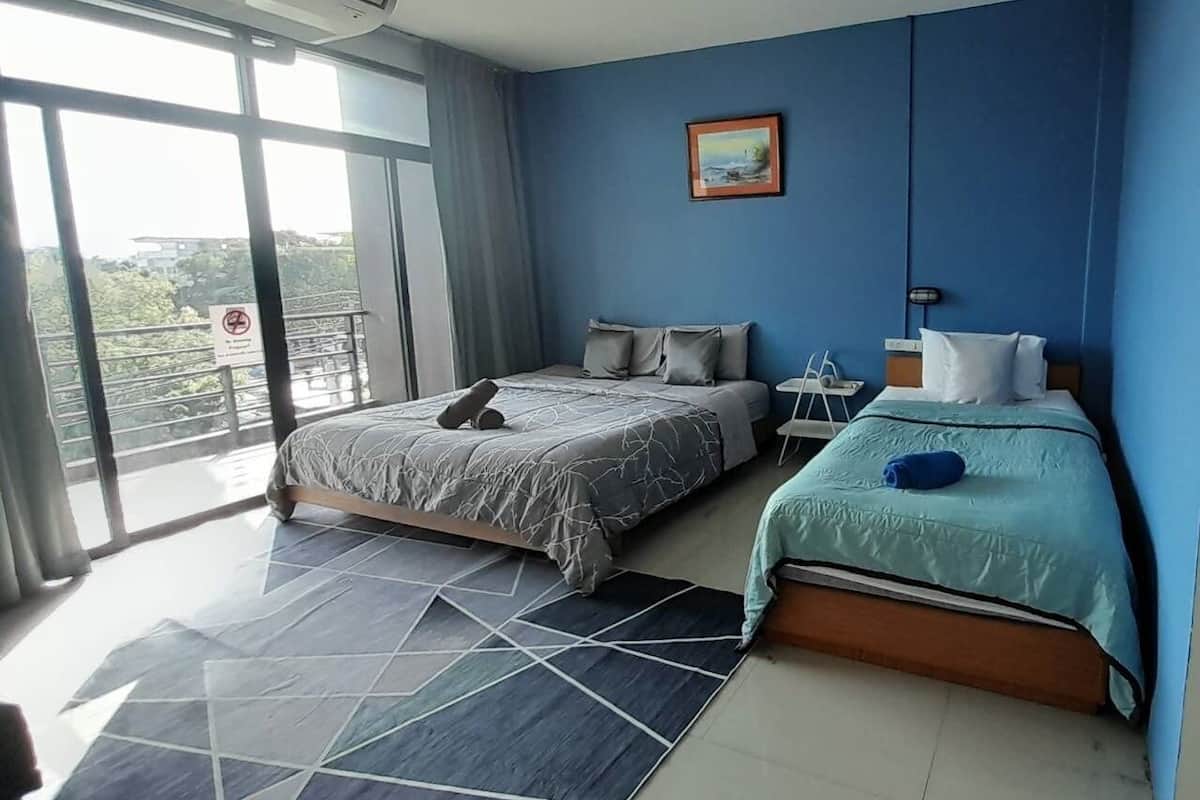 Superior Triple Room | Iron/ironing board, free WiFi, bed sheets