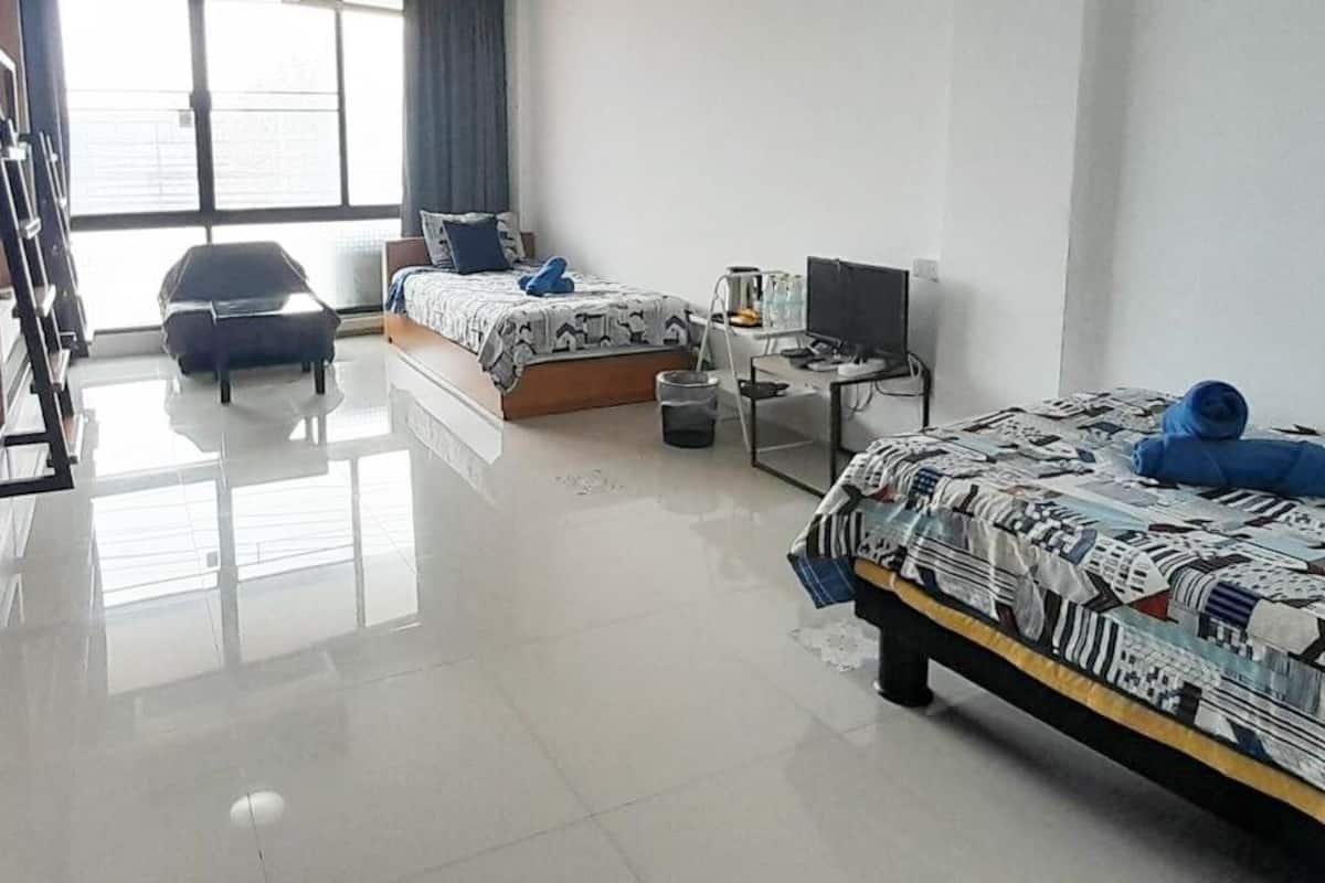Family Room | Iron/ironing board, free WiFi, bed sheets