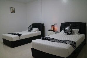 In-room safe, desk, rollaway beds, free WiFi