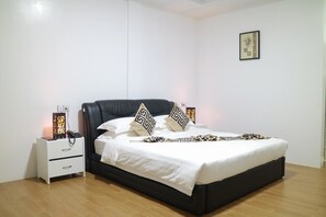 In-room safe, desk, rollaway beds, free WiFi