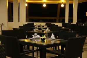Dining - K Resort Ngwe Saung Beach (Ngwe Saung)