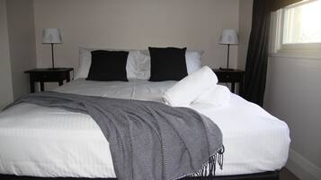 2 Schlafzimmer, hochwertige Bettwaren, Bügeleisen/Bügelbrett