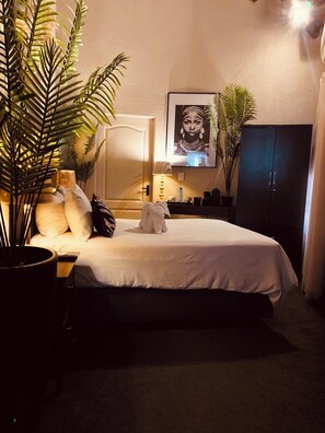 Desk, iron/ironing board, free WiFi - Imbube Safari Lodge (Nkomazi)