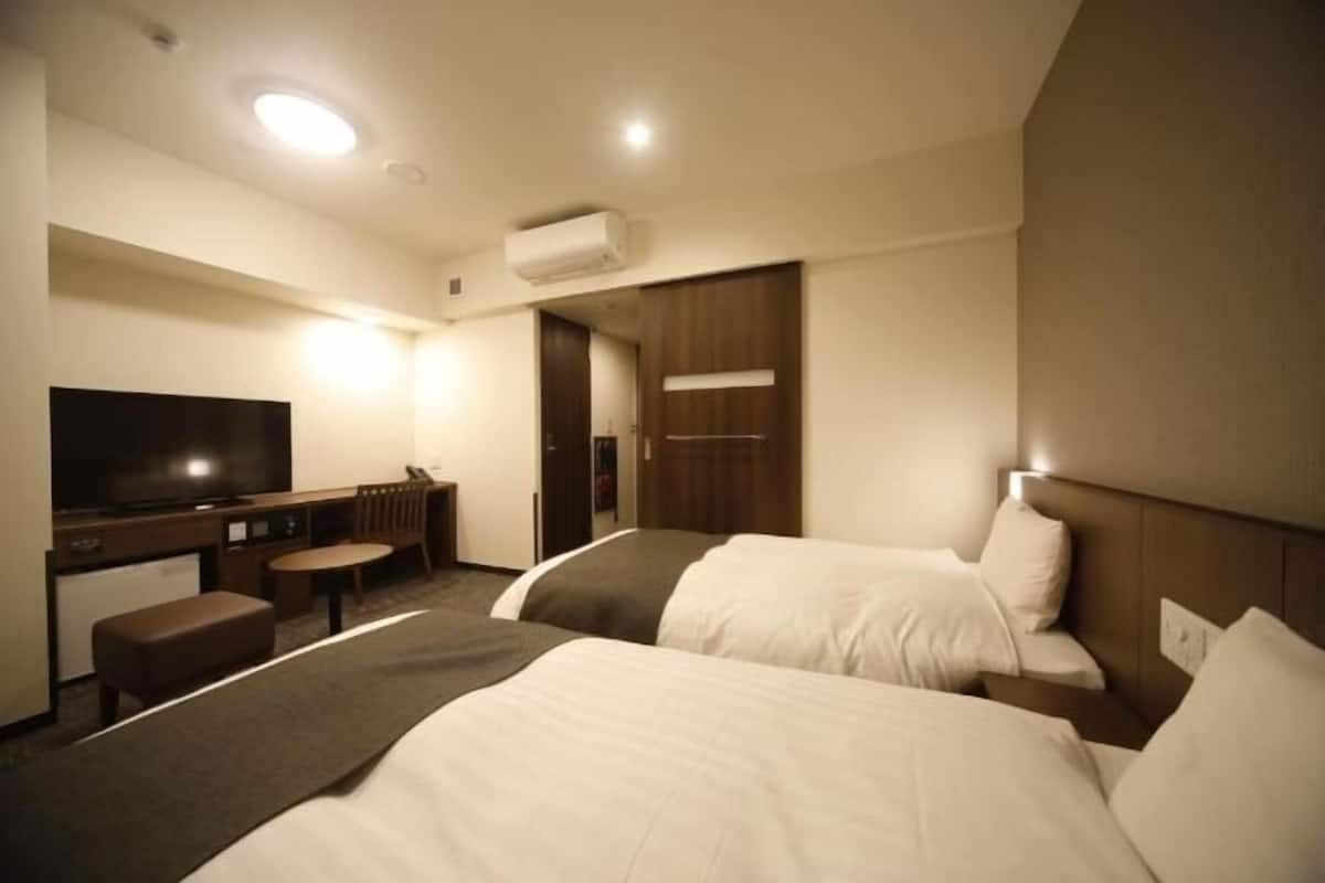 In-room safe, soundproofing, free WiFi