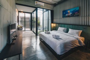 Single Room | Free WiFi - The Tree Sleep and Space (Trang)