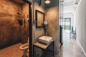 Dúplex familiar | Baño | Regadera, amenidades de baño gratuitas, secadora de cabello, toallas