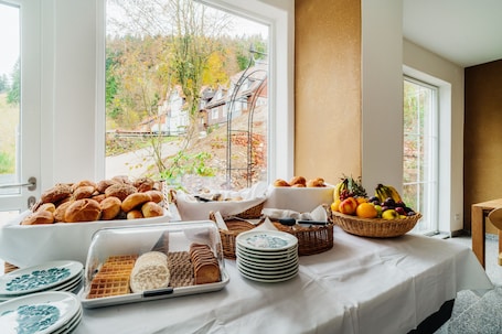 Daily buffet breakfast for a fee