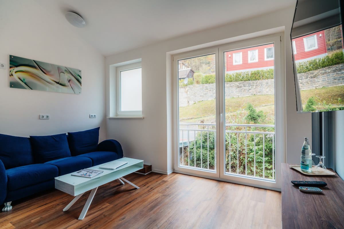 Deluxe Studio Suite | Living room | Flat-screen TV