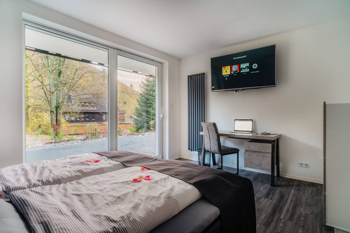 Dobbeltrom – superior, 1 queensize-seng, terrasse | Skrivebord og wi-fi (inkludert)