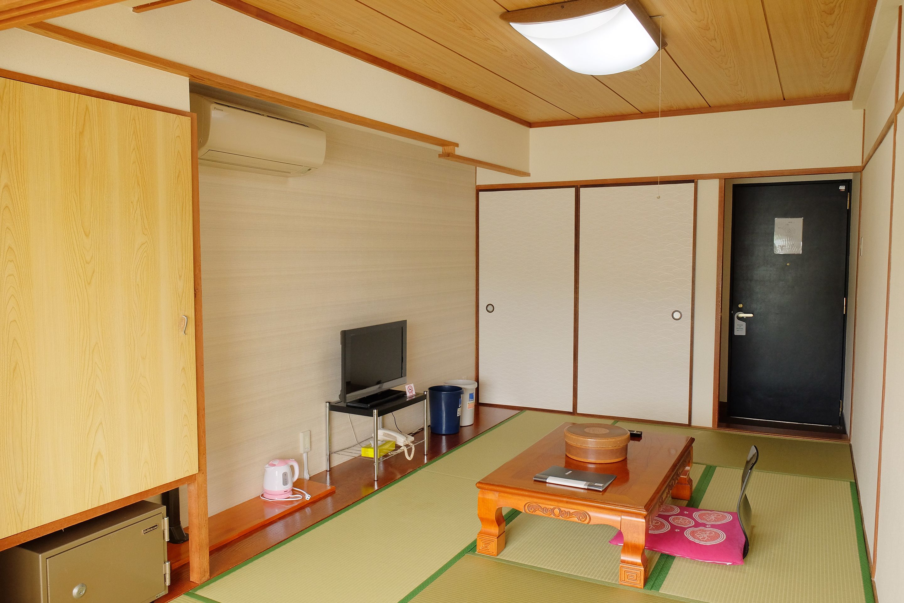 Japanese Style Room For 3 People with Shared Bathroom and Toilet