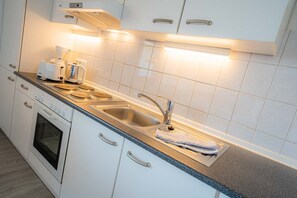 Kühlschrank, Mikrowelle, Ofen, Gefrierschrank