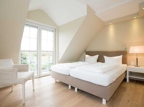 4 bedrooms, travel crib, WiFi, bed sheets