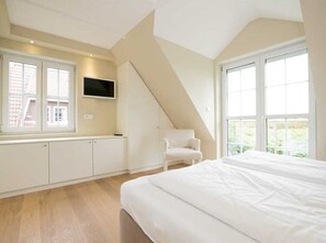 4 bedrooms, travel cot, WiFi, bed sheets