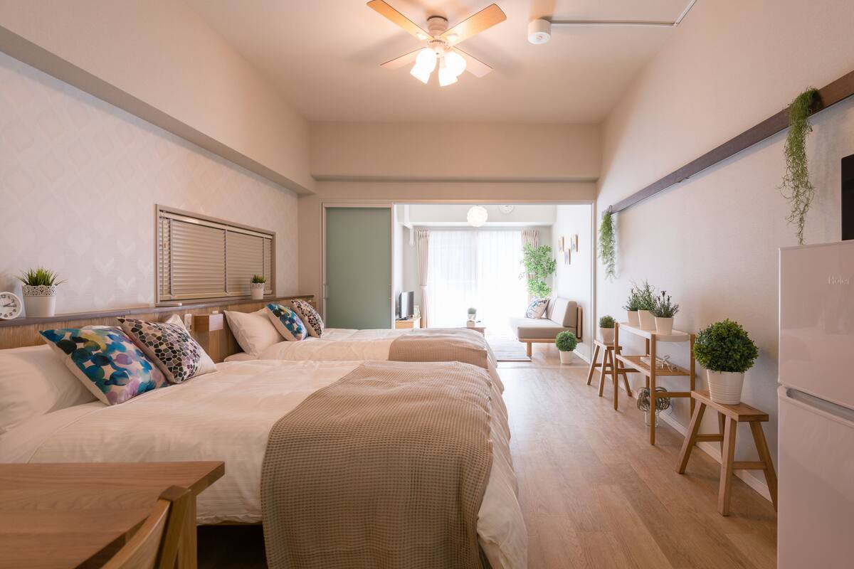 Deluxe Twin Room | Desk, blackout drapes, WiFi (free), bed sheets