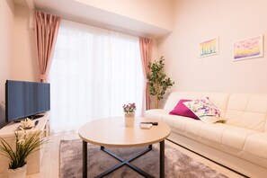 Apartemen Romantis, 1 kamar tidur, Bebas Asap Rokok, pemandangan kota | Area keluarga | TV layar datar