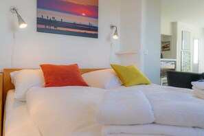 2 bedrooms, WiFi, bed sheets, wheelchair access