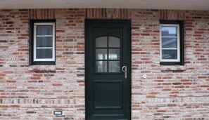 Unclassified image, 2 of 20, button