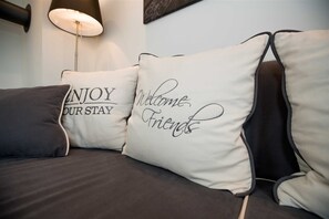 Unclassified image, 3 of 20, button