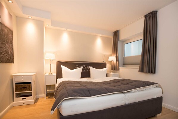 Unclassified image, 1 of 20, button