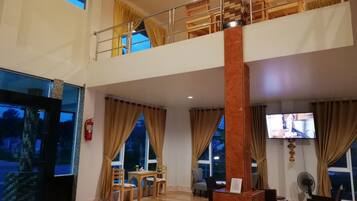 المنشأة من الداخل