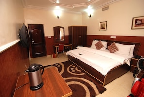 6 bedrooms, premium bedding, in-room safe, individually decorated - Falak Grand Hotel (Abuja)
