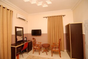 6 bedrooms, premium bedding, in-room safe, individually decorated - Falak Grand Hotel (Abuja)