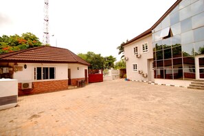 Property grounds - Falak Grand Hotel (Abuja)