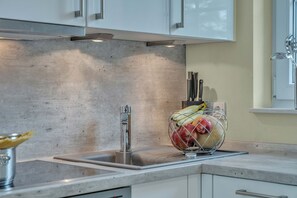 Køleskab, mikrobølgeovn, ovn, opvaskemaskine