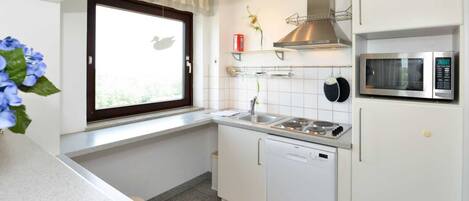 Réfrigérateur, four à micro-ondes, lave-vaisselle