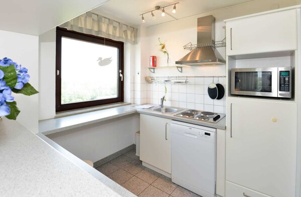 Kühlschrank, Mikrowelle, Geschirrspüler
