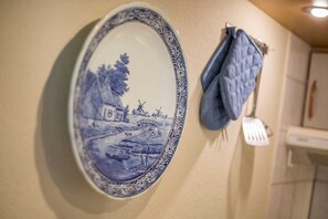 Unclassified image, 2 of 21, button