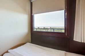 2 bedrooms, WiFi, bed sheets, wheelchair access