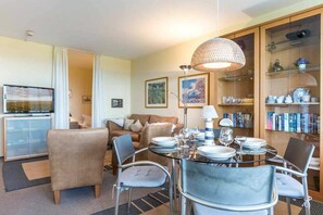 Unclassified image, 3 of 21, button