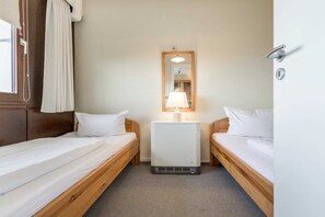 2 bedrooms, WiFi, bed sheets, wheelchair access