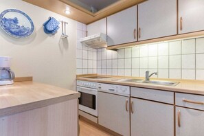 Kühlschrank, Mikrowelle, Ofen, Geschirrspüler