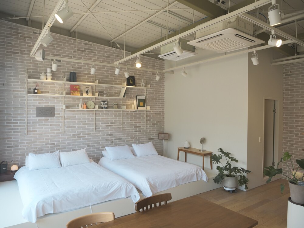 Upflo Hostel by null