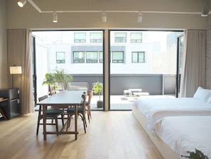 West Suite Terrace | 1 habitación, ropa de cama de alta calidad y decoración personalizada