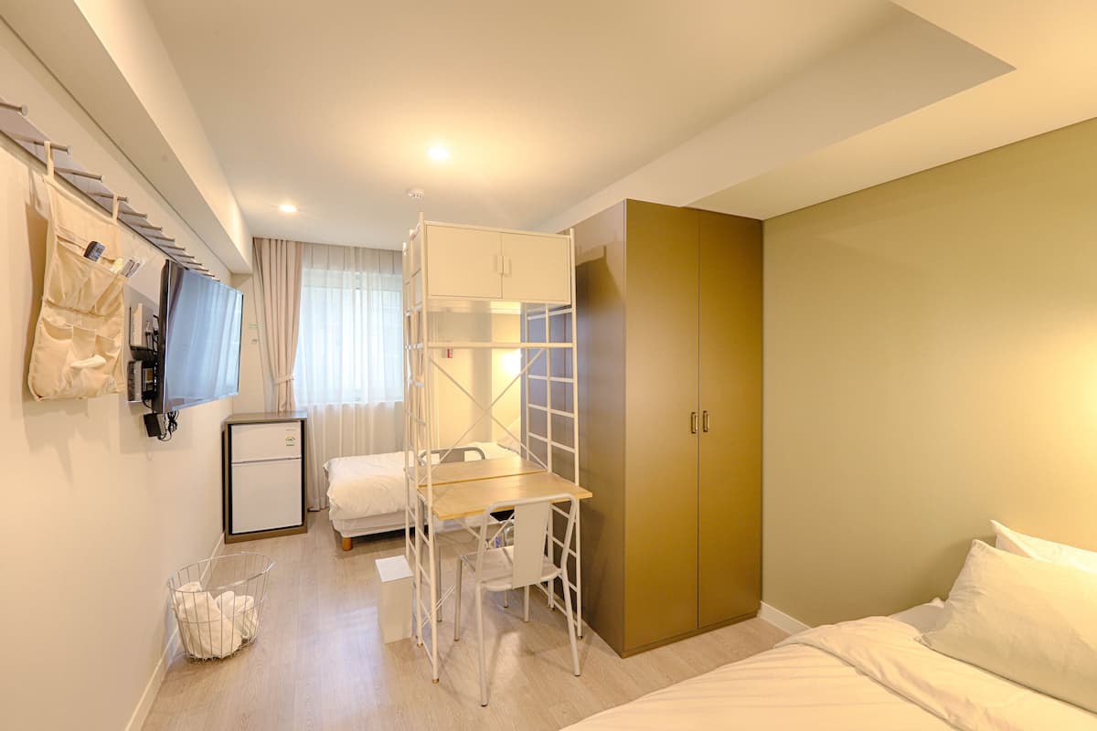 Standaard Twin kamer | Luxe beddengoed, individueel gedecoreerd, individueel gemeubileerd