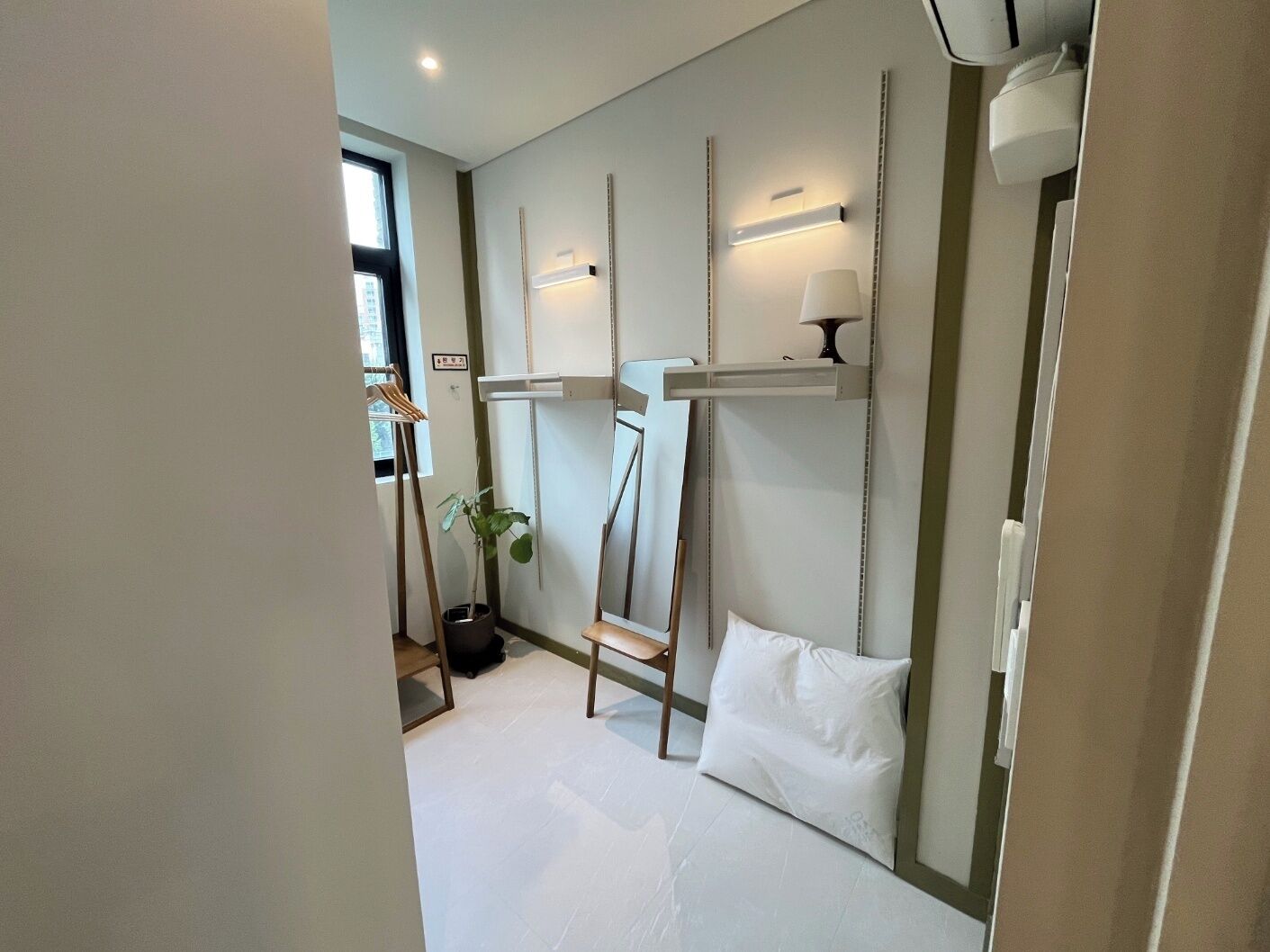 East Suite Terrace | Premium bedding, individually decorated, individually furnished, desk