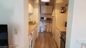 Kühlschrank, Mikrowelle, Ofen, Geschirrspüler