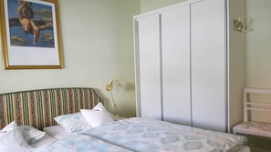 2 bedrooms, WiFi, bed sheets